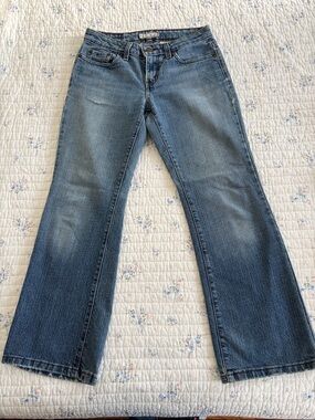 Levi’s Classic Women's 515 Bootcut Jeans size 2 short